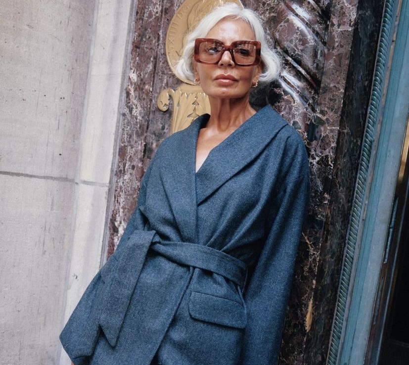 Seis vestidos sueltecitos, favorecedores y baratos de Zara que están triunfando entre las mujeres +50 para los eventos de Navidad