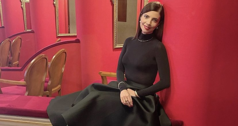 Las mujeres +50 están arrasando con el vestido negro de C&A rebajado y perfecto para una cena de empresa o para celebrar fin de año