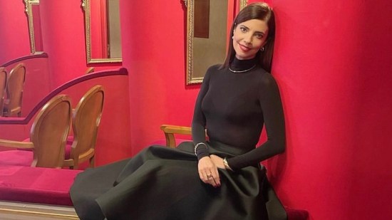 Las mujeres +50 están arrasando con el vestido negro de C&A rebajado y perfecto para una cena de empresa o para celebrar fin de año