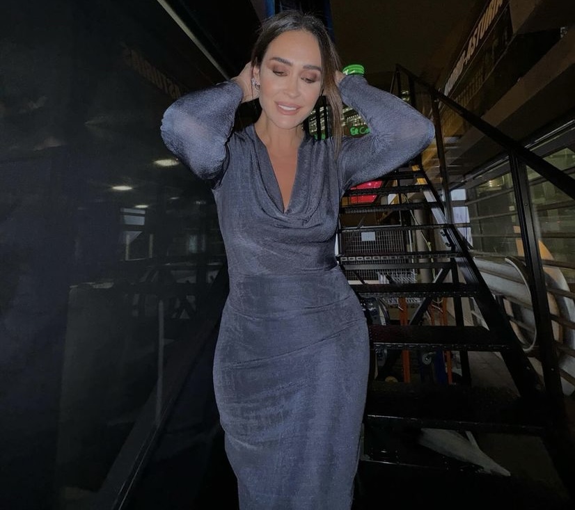 Cinco vestidos sueltecitos de Mango que las mujeres +50 están agotando para Nochebuena porque son baratos y estilizan