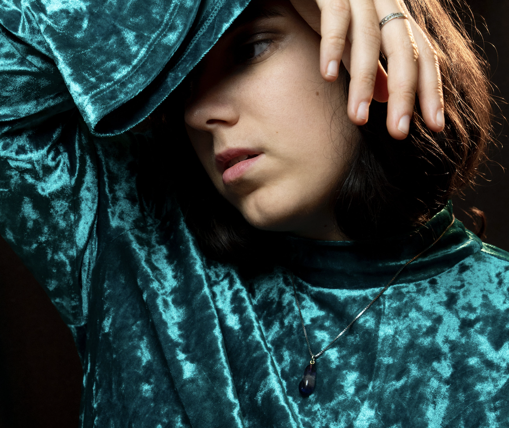 Massimo Dutti tiene el conjunto de terciopelo de camisa y pantalón que las mujeres +50 querrán para Navidad: es ancho, elegante y estiliza