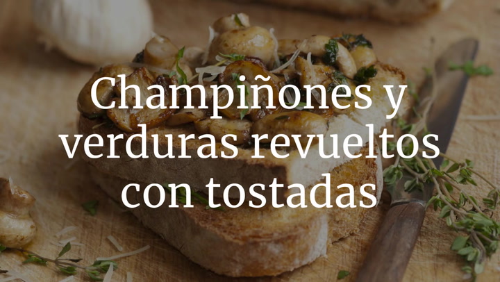 Champiñones y verduras revueltos con tostadas