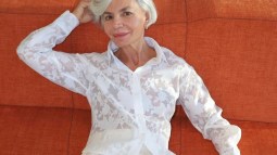 Cortefiel rebaja las camisas de fiesta que las mujeres +50 están comprando para Navidad porque son holgadas y pegan con falda o pantalón