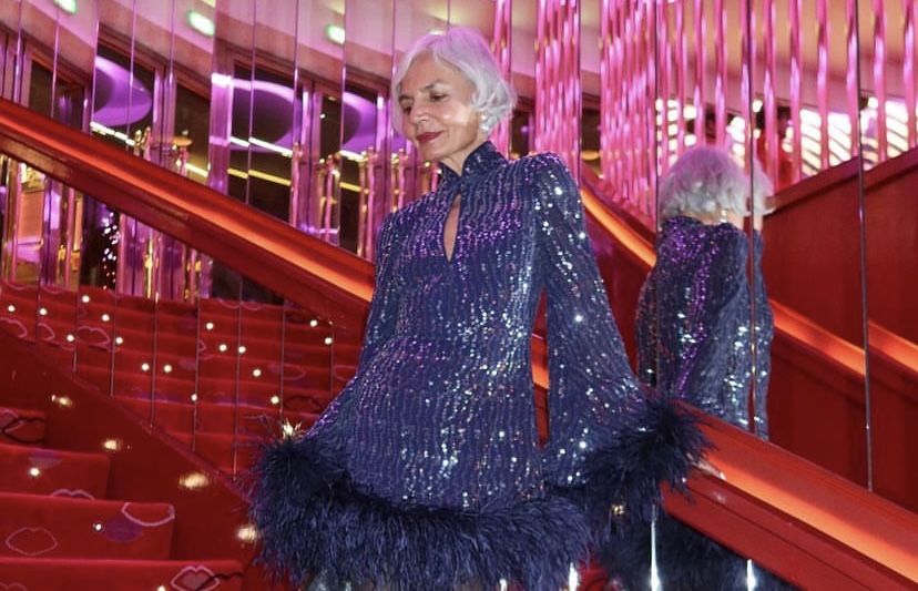 De Zara a Sfera: ocho vestidos de lentejuelas baratos, muy sutiles y elegantes que triunfan entre las mujeres +50 para Navidad