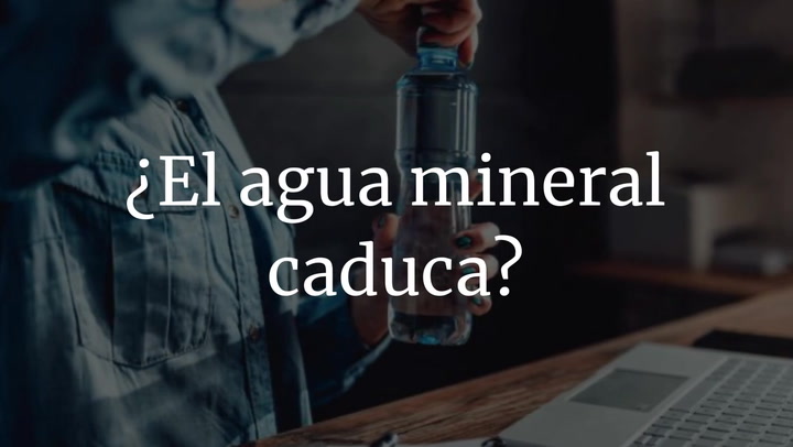 ¿El agua mineral caduca?