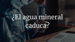 ¿El agua mineral caduca?