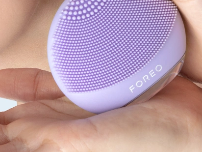 Qué regalar a una mujer de 50 años: 15 ideas que sorprenderán esta Navidad para todos los gustos y bolsillos