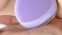 Qué regalar a una mujer de 50 años: 15 ideas que sorprenderán esta Navidad para todos los gustos y bolsillos