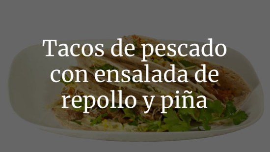 Tacos de pescado con ensalada de repollo y piña
