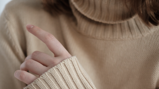 Lefties tiene cuatro conjuntos de punto tirados de precio que causan furor entre las mujeres +50 porque son cómodos y calentitos