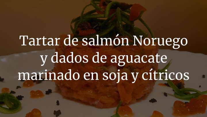 Tartar de salmón Noruego y dados de aguacate marinado en soja y cítricos