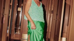 Las ocho faldas satinadas más bonitas de Zara para fin de año que las mujeres +50 están agotando porque son baratas y estilizan