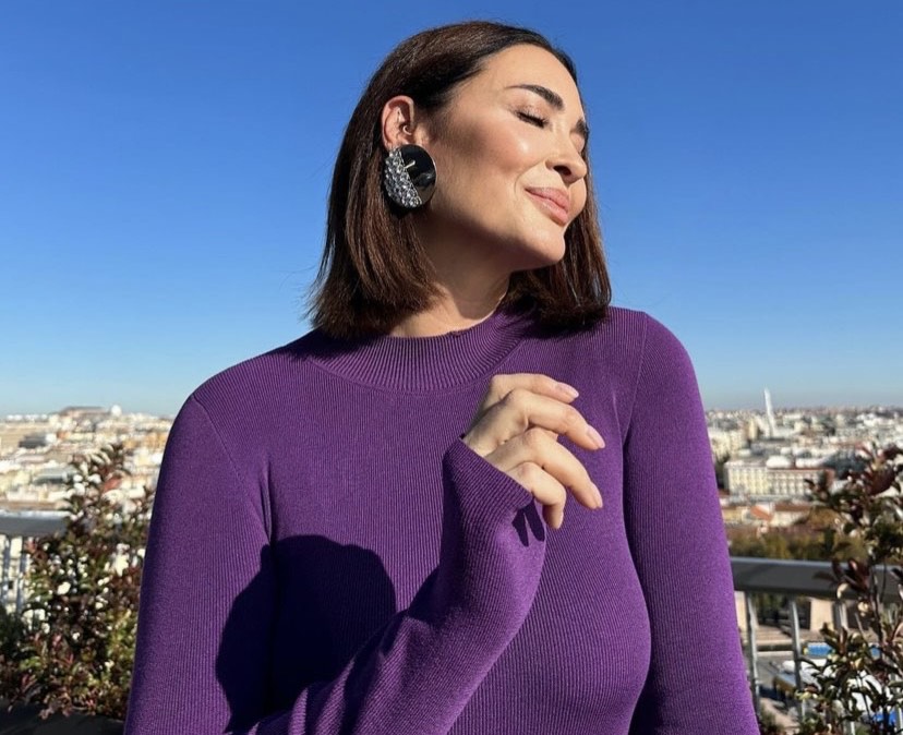 Lefties lanza los vestidos sueltecitos que las mujeres +50 llevarán de la oficina a eventos este invierno porque estilizan y son baratísimos