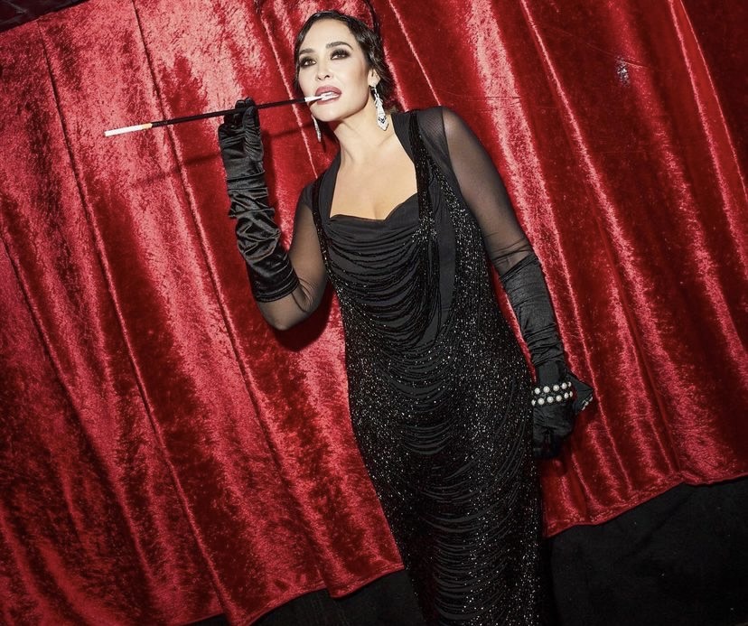 C&A rebaja los vestidos negros que las mujeres +50 se comprarán a última hora para fin de año porque estilizan y son cómodos