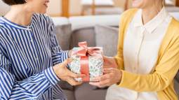 Regalos para mujeres de 50 años: 15 ideas con las que sorprender esta Navidad para todos los gustos y bolsillos