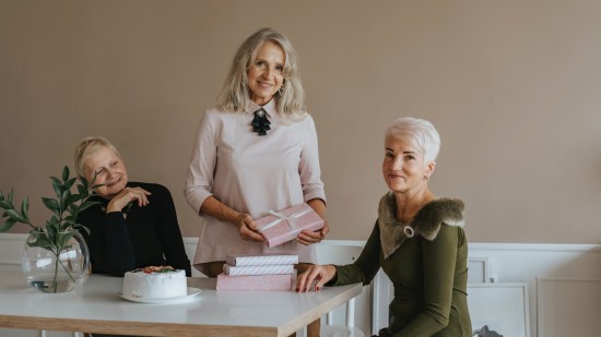 Sephora tiene los regalos de cosmética y maquillaje más baratos con los que sorprender a las mujeres +50 en el Día de Reyes