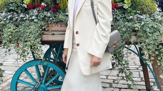 Seis vestidos sueltecitos de las rebajas de H&M que agotarán las mujeres +50 porque estilizan y cuestan menos de 20 euros