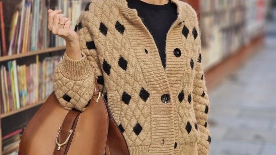 Massimo Dutti rebaja a la mitad los jerséis sueltecitos que las mujeres +50 han deseado toda la temporada: elegantes y calentitos