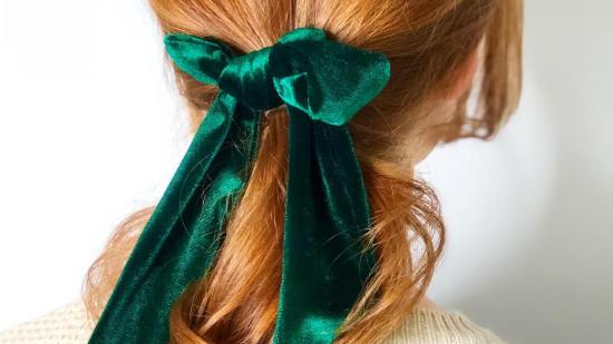 El lazo es una de las tendencias de esta temporada, sobre todo en peinados de invitada.