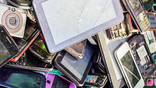 La educación del consumidor es clave para luchar contra la obsolescencia programada, para saber qué productos comprar y cuándo.