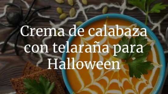 Crema de calabaza con telaraña para Halloween