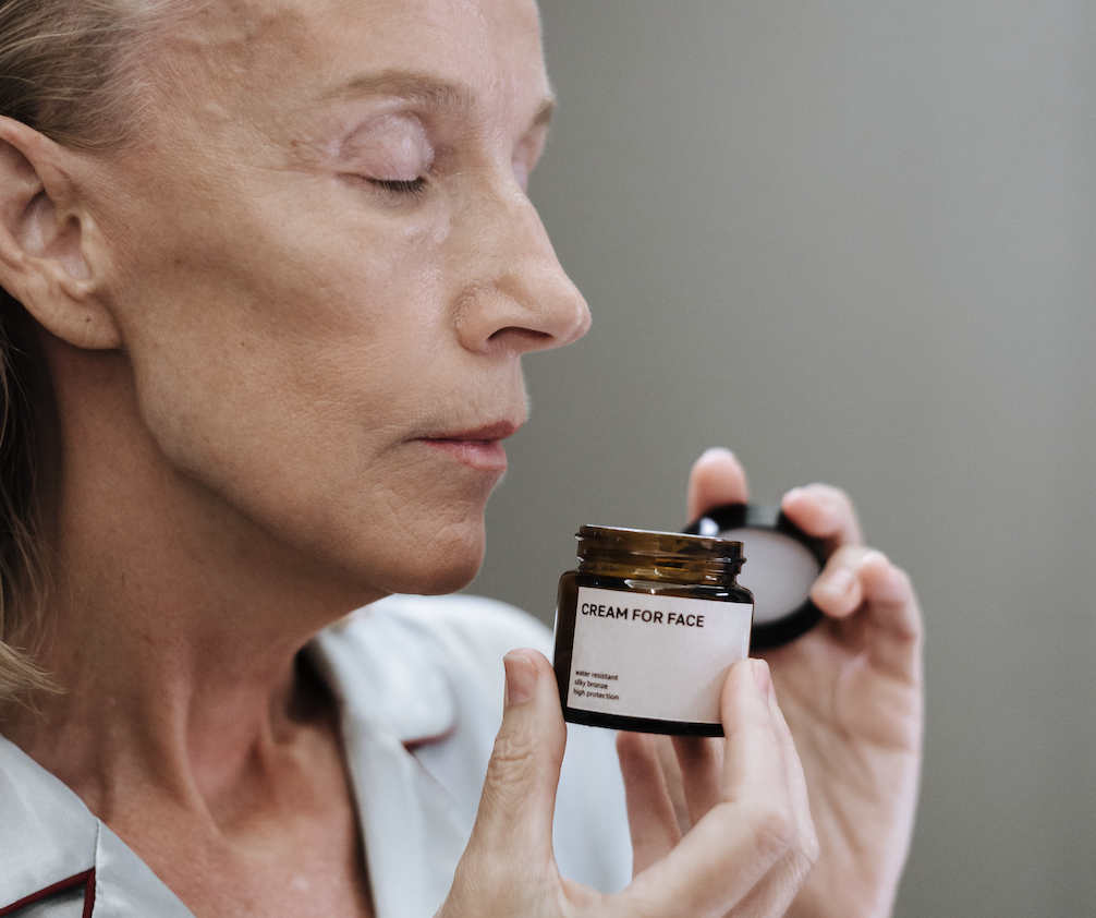 Cinco cremas hidratantes de los supermercados Día que arrasan entre las mujeres +50: muy baratas y para todo tipo de piel