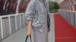 Las mujeres +50 están agotando los vestidos de punto de las rebajas de Carrefour porque son cómodos y están tirados de precio