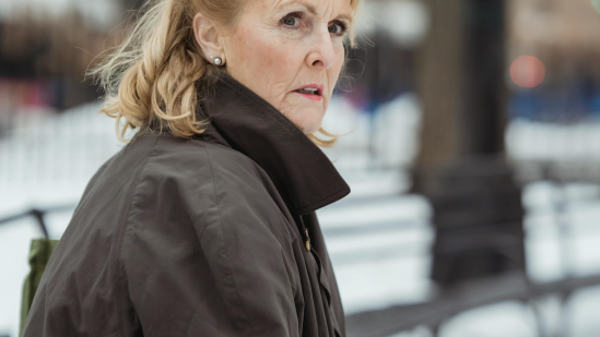 Los plumíferos de las rebajas de Massimo Dutti en los que están invirtiendo las mujeres +50 porque tienen descuentazo