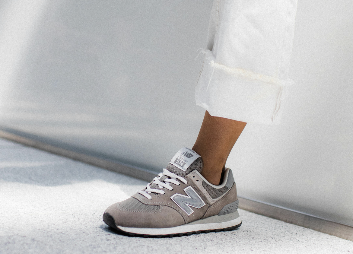 De Skechers a New Balance: las zapatillas favoritas de las mujeres +50 están rebajadísimas en El Corte Inglés