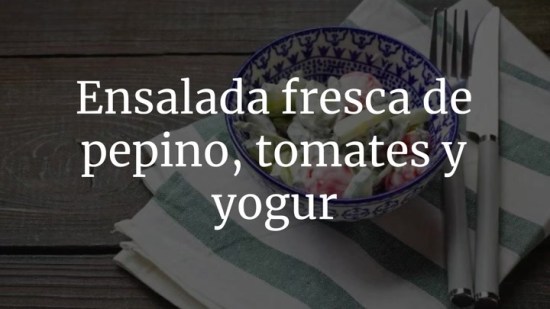Ensalada fresca de pepino, tomates y yogur