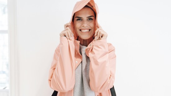 Plumíferos por menos de 30 euros de las rebajas de Miravia que arrasan entre las mujeres +50 para el frío y la lluvia