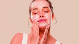 Escoge un limpiador facial adecuado a tu tipo de piel.