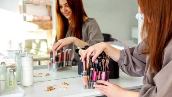 Carrefour tiene un tocador de maquillaje barato y compacto con el que mantener el orden de estos productos de belleza