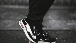 Las zapatillas de las rebajas de Camper que están agotando las mujeres +50 porque son cómodas y tienen descuentazo