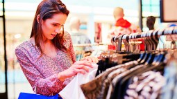 Al comprar ropa de segunda mano estarás contribuyendo a cuidar el planeta.