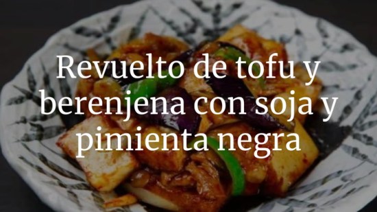 Revuelto de tofu y berenjena con soja y pimienta negra
