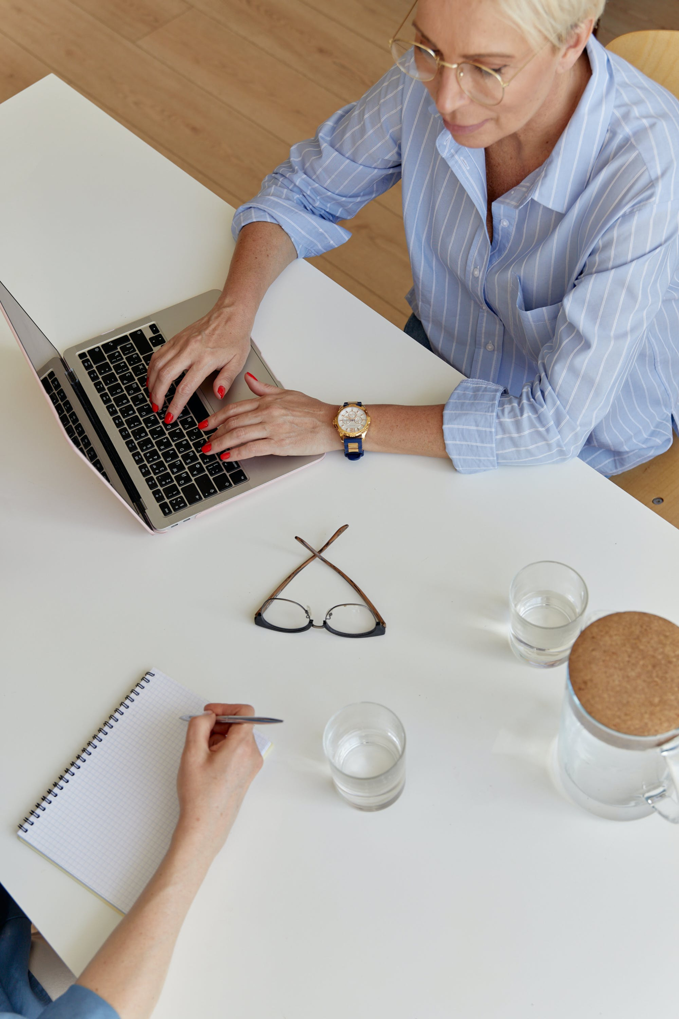Las camisas de volantes serán tendencia esta primavera 2024 y la prueba es este modelo barato de Zara que han agotado las mujeres +50