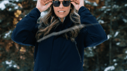 Cortefiel tiene seis plumíferos por menos de 30 euros que triunfan entre las mujeres +50 en su remate final de rebajas