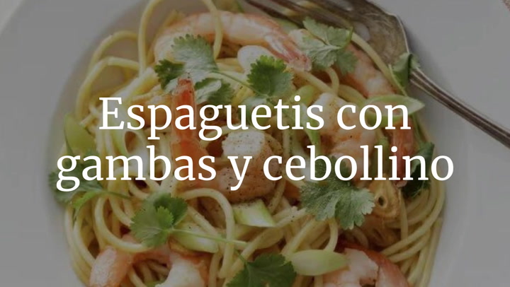 Espaguetis con gambas y cebollino