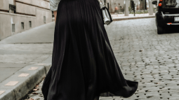 Las faldas midi de Massimo Dutti por menos de 30 euros en las que merece la pena invertir en rebajas: elegantes y favorecedoras