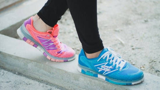 Las zapatillas Skechers más baratas están en El Corte Inglés y arrasan entre las mujeres +50 porque cuestan poco más de 30 euros