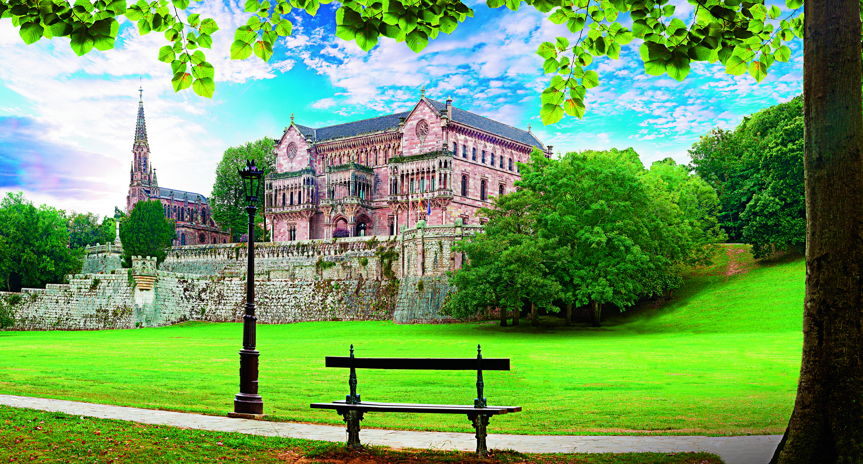 El Palacio Sobrellano es una de las muchas sorpresas que encontrarás en Comillas.