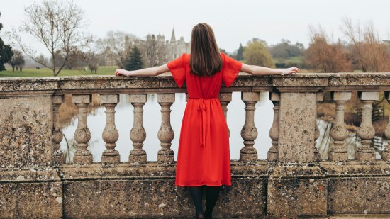 H&M tiene los vestidos sueltecitos por menos de 12 euros que están causando furor entre las mujeres +50 en estas rebajas