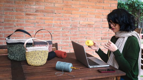 Cómo hacer bolsos en ganchillo fáciles con tutoriales gratuitos