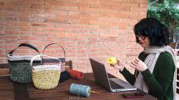 Cómo hacer bolsos en ganchillo fáciles con tutoriales gratuitos