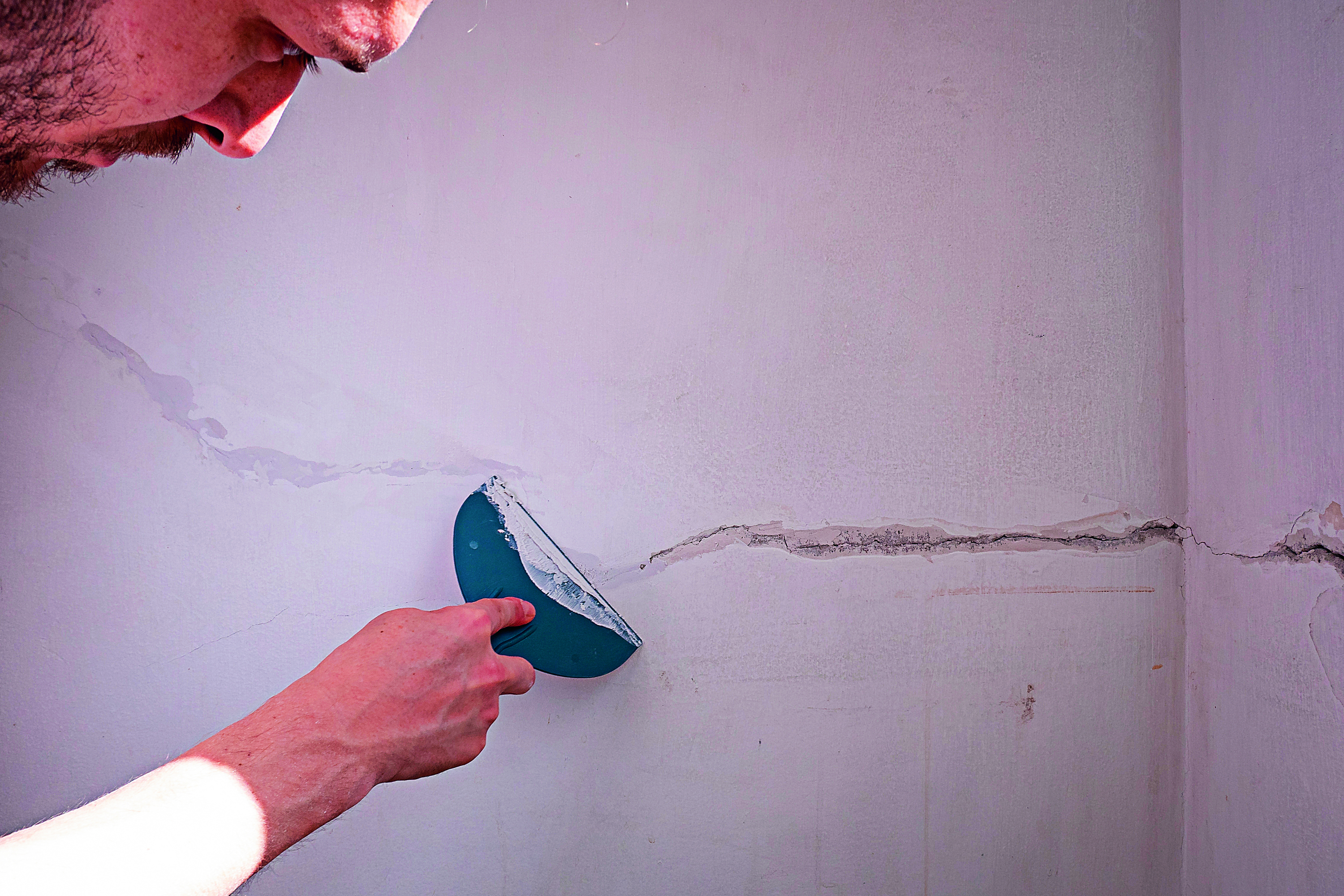 Corregir grietas en casa