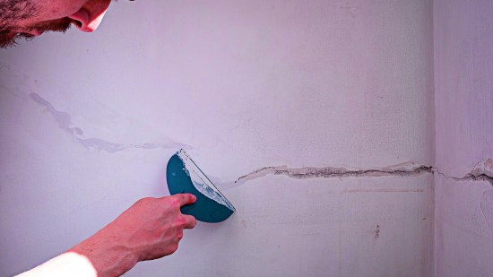 Corregir grietas en casa