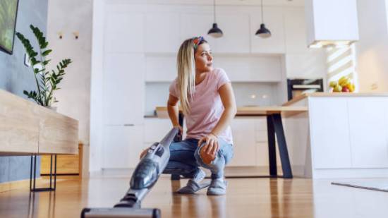 El aspirador limpiasuelos recargable 2 en 1 Regulus Aqua PowerVac de Lidl