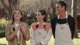 Tamara, hace de juez de sus hermanos Ana y Julio José en Bake off