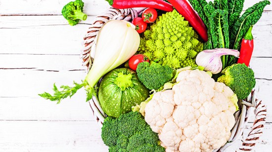 Comer frutas y verduras de temporada en invierno no solo es bueno para la salud, sino que contribuye a un consumo sostenible.